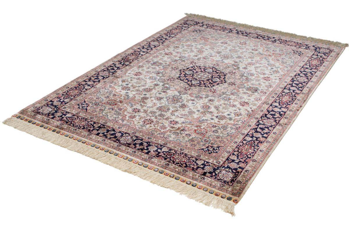 China Silk Hereke - 1