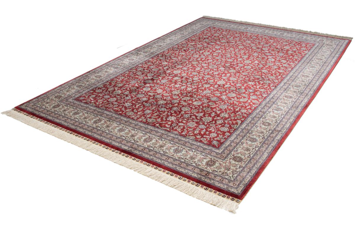 China Hereke Silk - 1