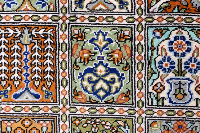 Qum Silk Signed - 5