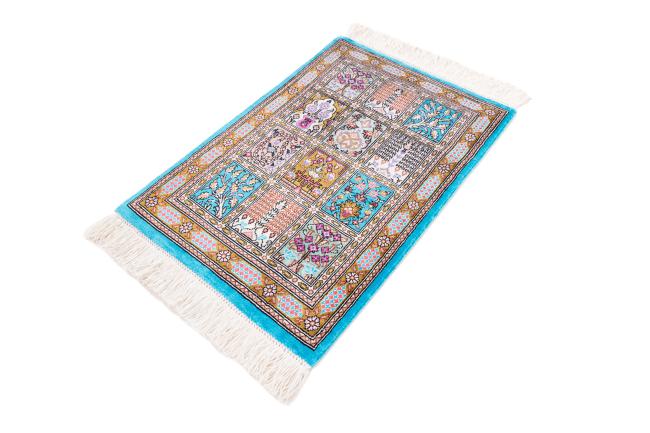 Qum Zijde Signed - 2