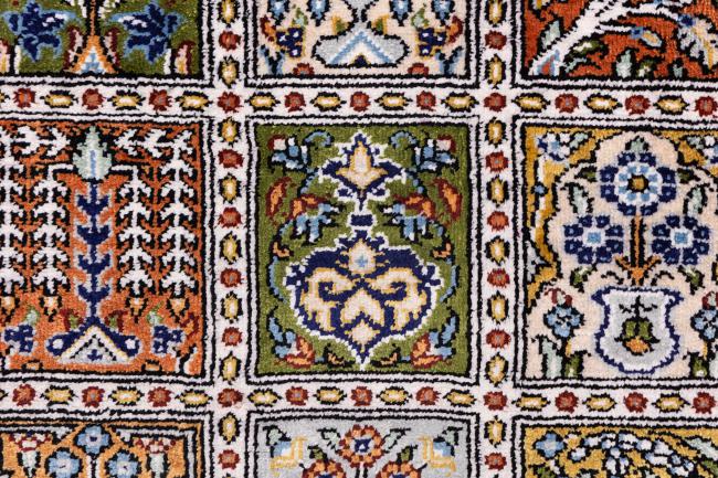 Qum Silk Signed - 5