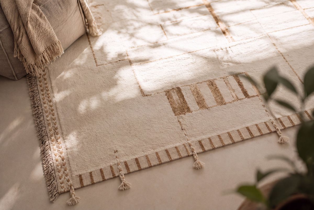 Minimalistischer Orientteppich in Creme und Beige