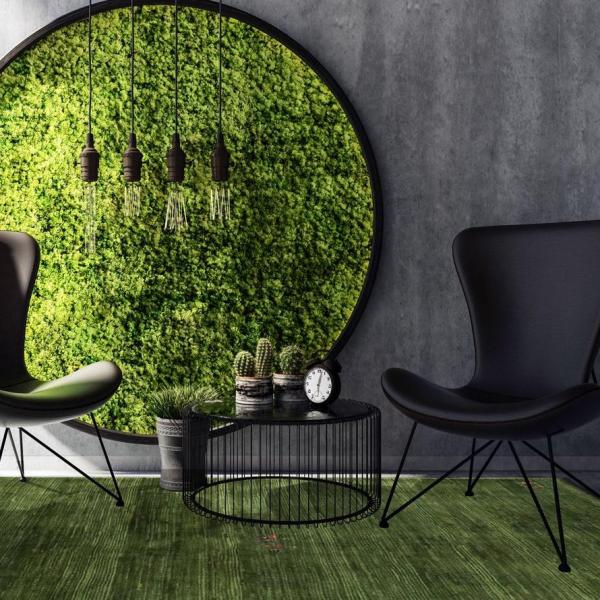 Tapete de designer verde em espaço moderno com parede de musgo e aparência de betão.