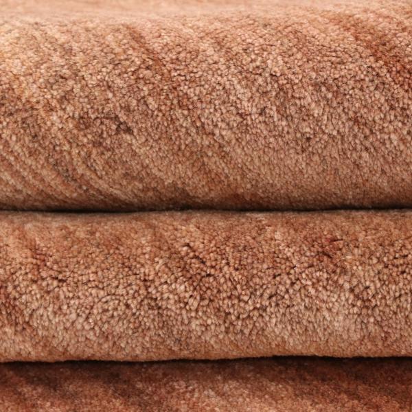 Gabbeh-tæppe i koralfarve, foldet