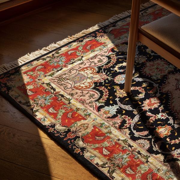 Covor oriental clasic, detaliu cu model floral