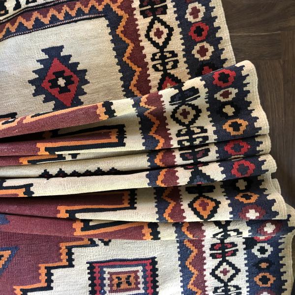 Kelim Teppich mit geometrischem Muster – handgewebter Orientteppich ohne Flor