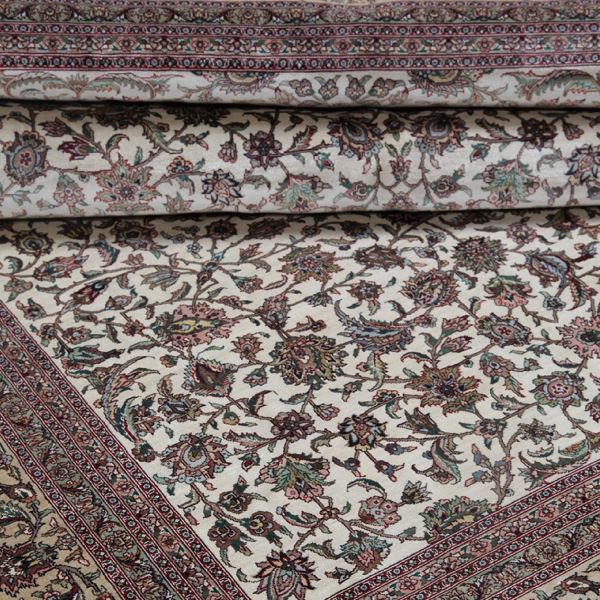 Chinese silk rug with an elegant floral pattern