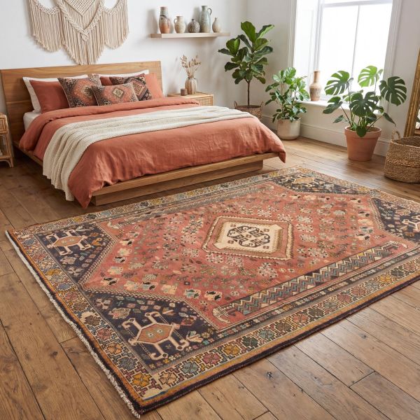 Chambre bohème avec tapis d'Orient vintage noué main