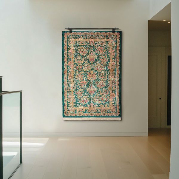 Orientteppich als Wandteppich mit floralem Muster