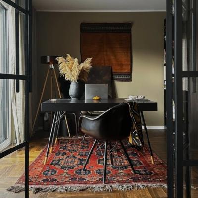 Otthoni iroda keleti szőnyeggel vörös árnyalatokban