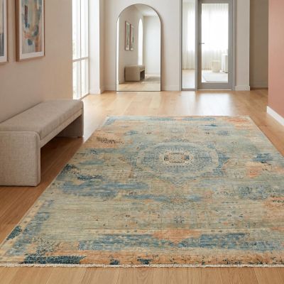 Wohnzimmer mit handgeknüpftem Arijana/Mamluk-Teppich mit floralen Elementen