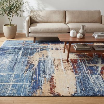 Métier à tisser traditionnel avec un tapis bleu fait à la main en cours de fabrication