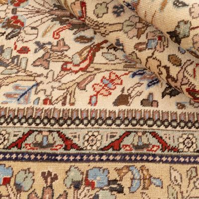 Patina rug with an elegant vintage design