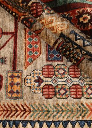 Central udsnit af et Ziegler-tæppe med symmetrisk livstræ-motiv