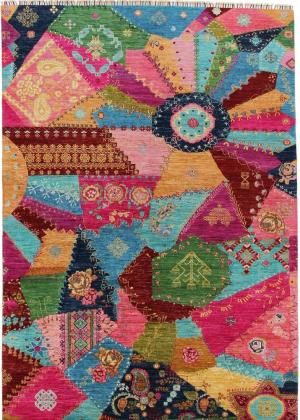 Farverig Arijana design tæppe med patchwork-look og farverige ornamenter i rosa, blå, grøn, gul og v