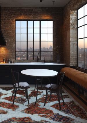 Modern szőnyeg vintage stílusban egy étkezőasztal alatt a loftban