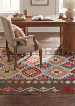 Tapete Kilim atada à mão com ornamentos geométricos