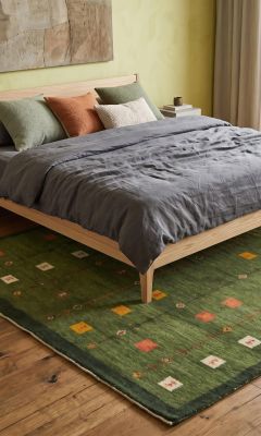 Plain rugs in green and olive for natural interior styles