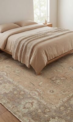 Beige Ziegler rug with a classic pattern